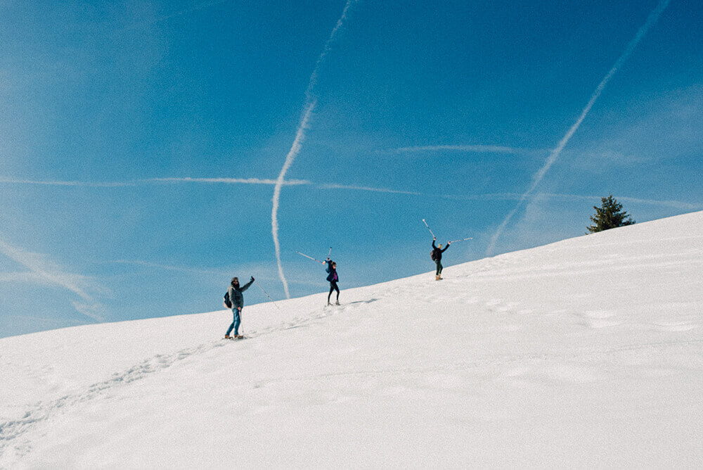 chalet winter relax yoga retreat meditation mountains geneva weekend vegetarian holiday snowshoeing