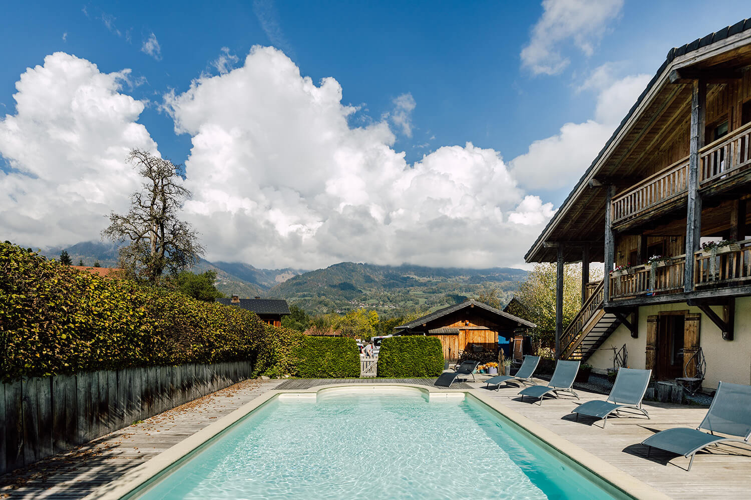 Retreat venue with swimming pool near Geneva