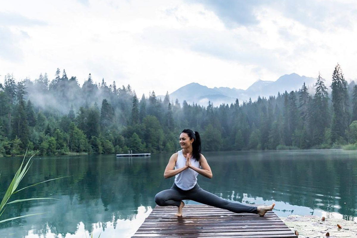 Lake yoga retreat in the Swiss Alps