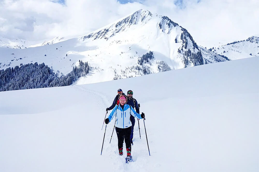 Snowshoeing retreat in the French Alps