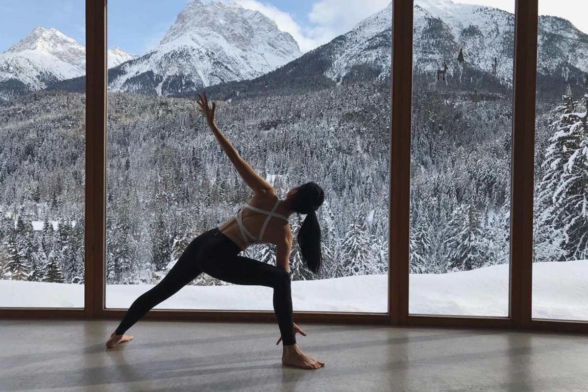 Winter vinyasa yoga retreat in the Swiss Alps