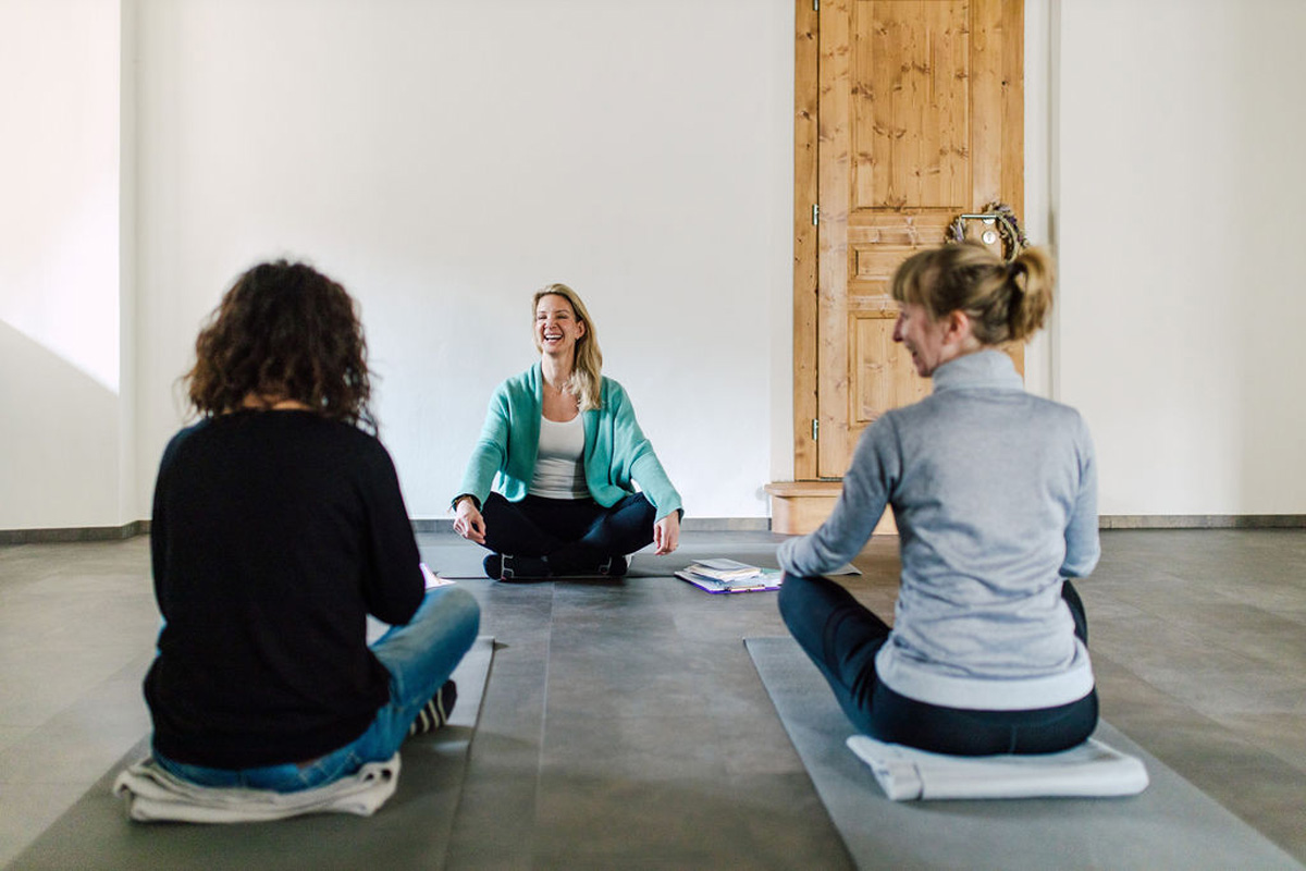 Lindsey Kelham - Conscious Epigenetics, breathwork and meditation in Morzine yoga studio