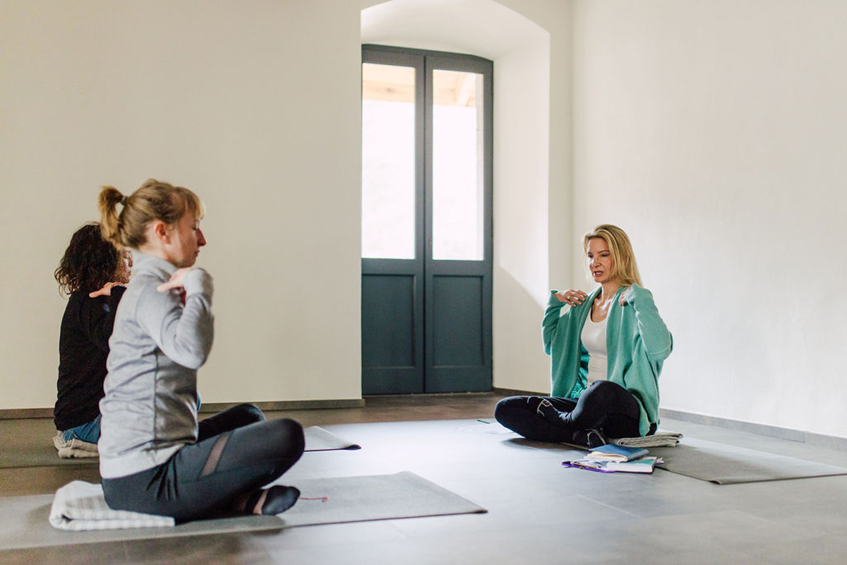 Lindsey Kelham - Conscious Epigenetics, breathwork and meditation in Morzine yoga studio