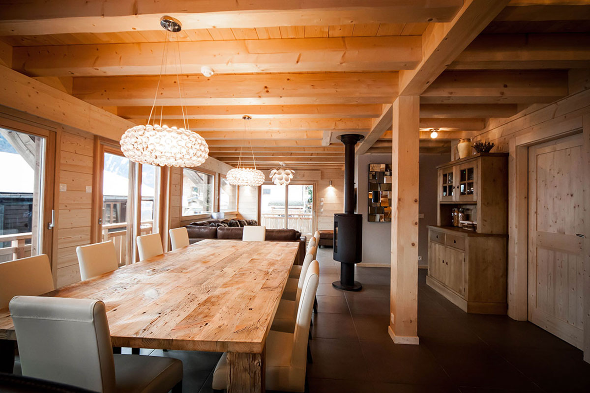 Dining space in Chalet le Cabri - Morzine Retreats
