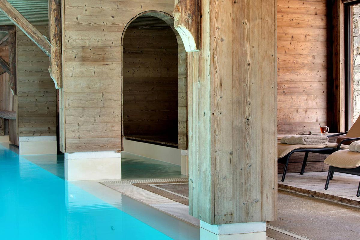 Indoor swimming pool and spa in La Marmotte in Les Gets
