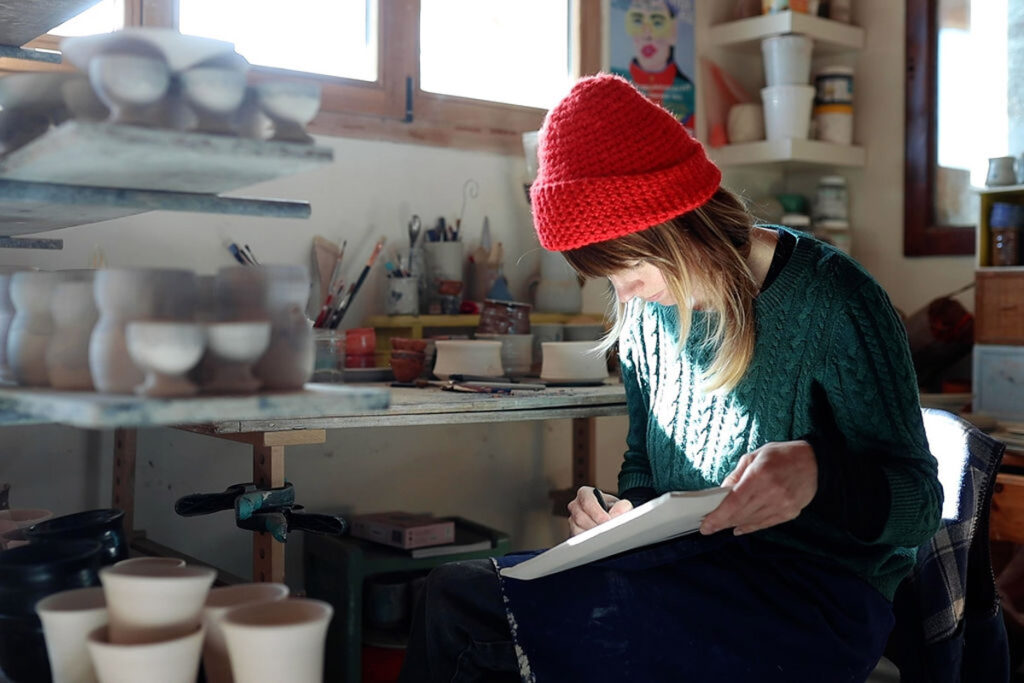 Pottery designer and artist in the Alps