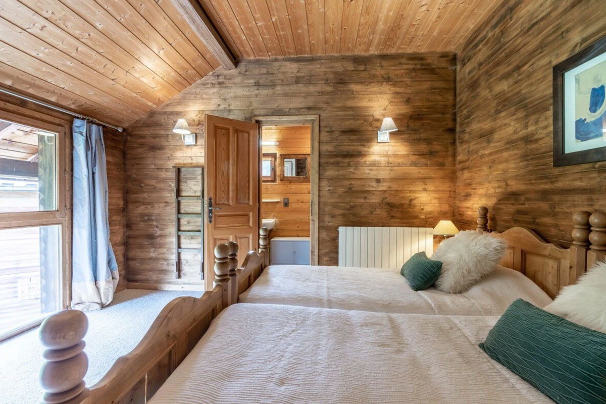 Twin bedroom in Chalet Sixtine, traditional Alpine Farmhouse