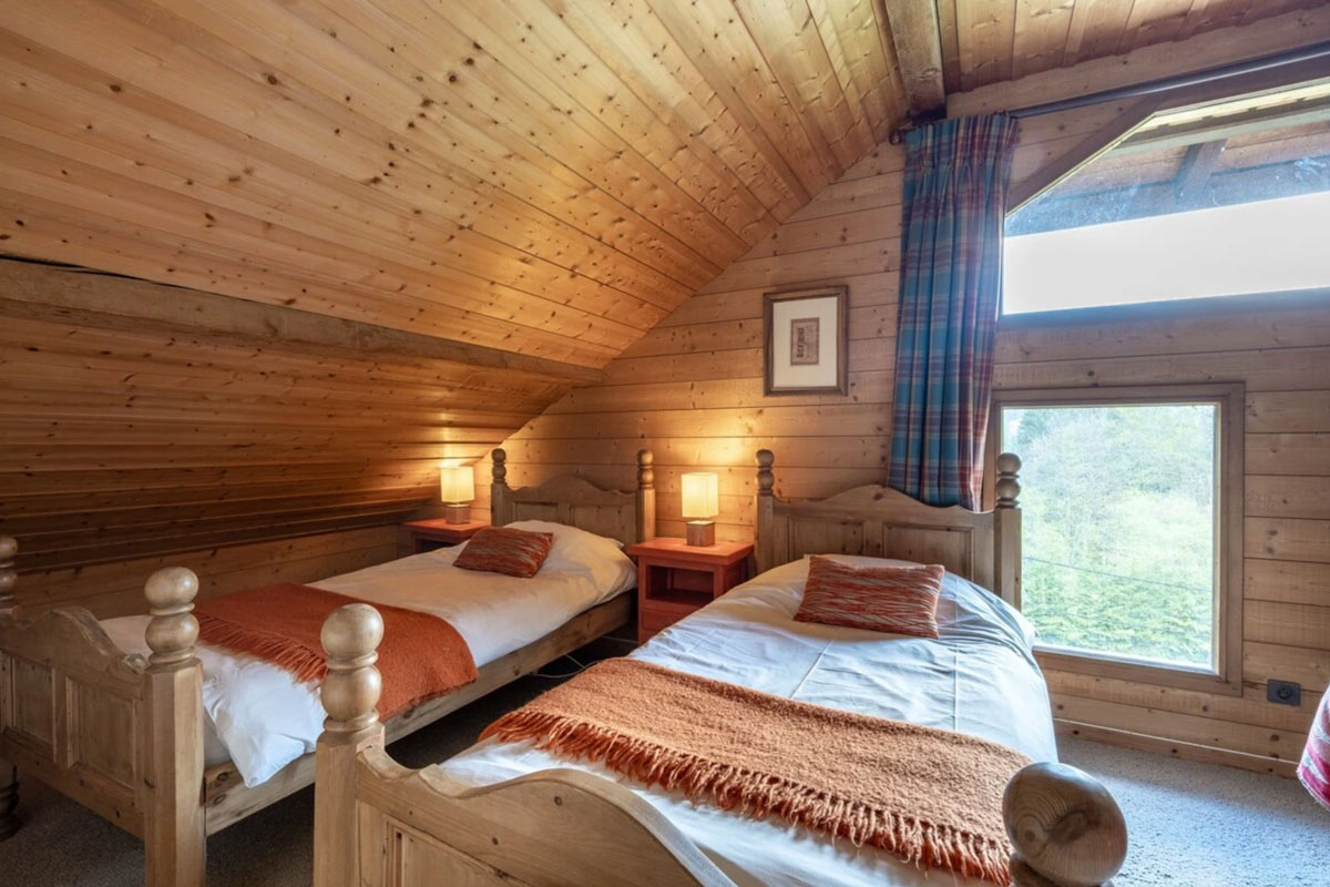 Twin bedroom in Chalet Sixtine in Annecy in the Alps