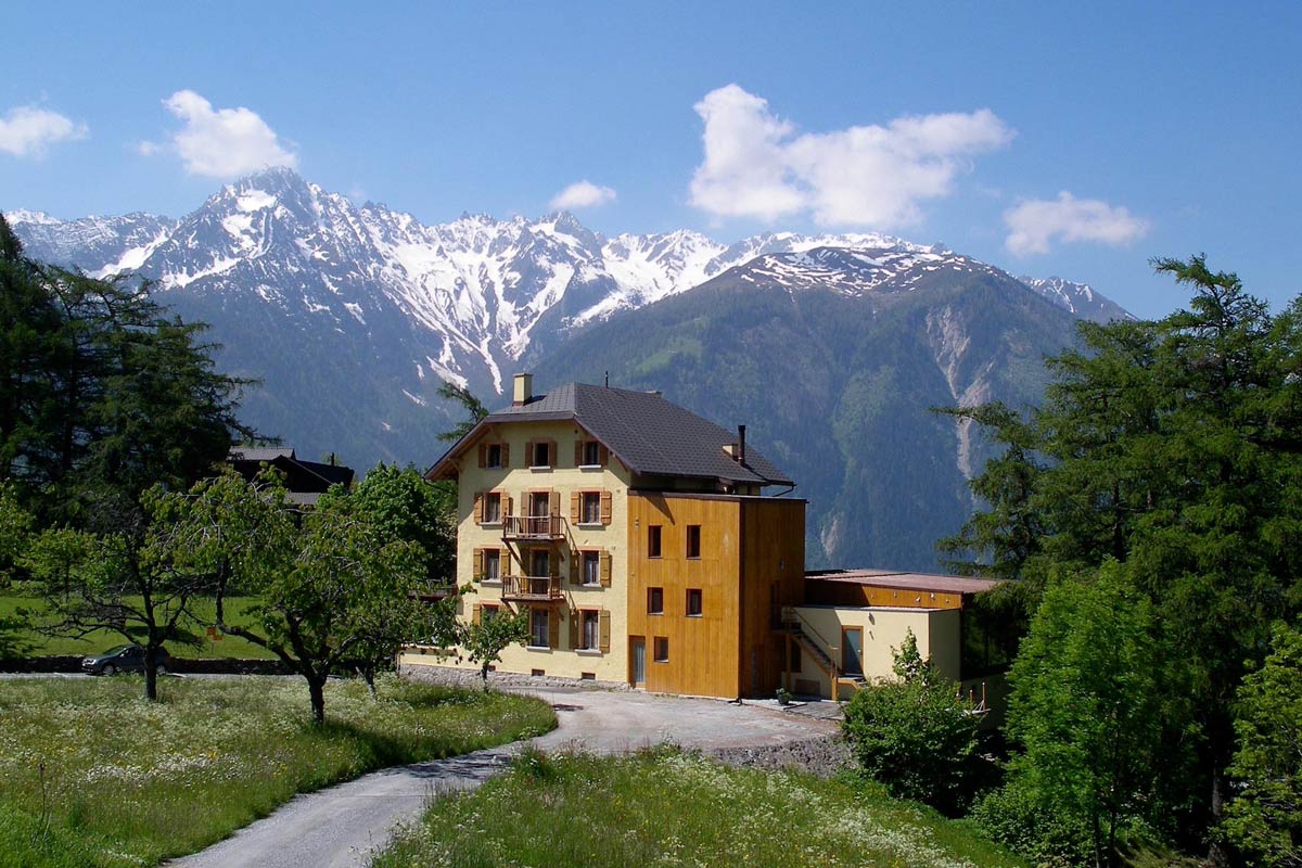 hotel pension beau site in chemin in summer