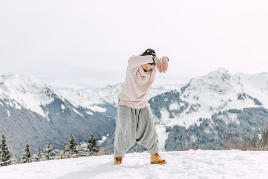 qi gong teacher performing the drinking bird pose