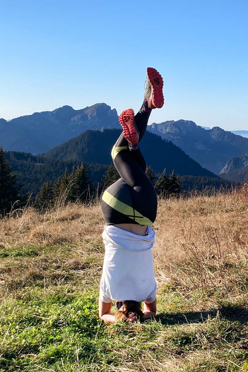 Audrey Cruz Mermy ppracising yoga in the mountains of the French Alps