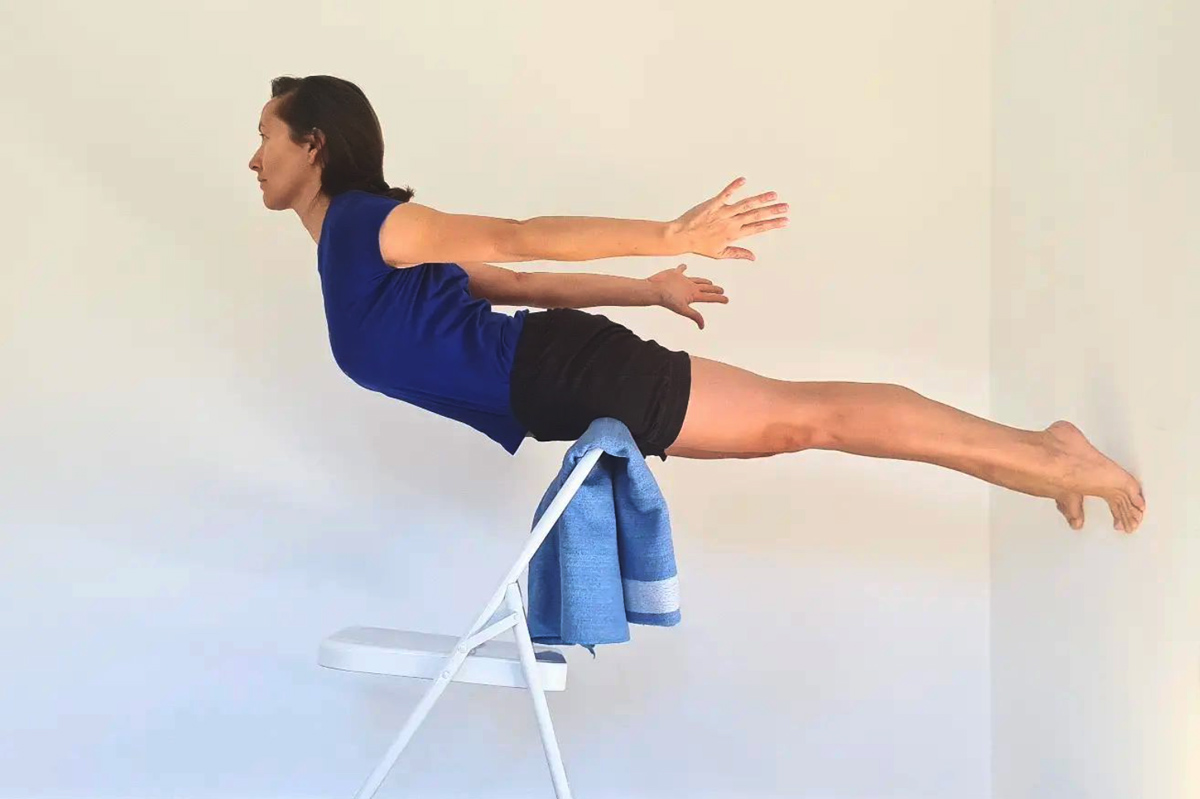 Claudia Lamas Cornejo demonstrating precision in Iyengar yoga on a retreat in Valais Switzerland