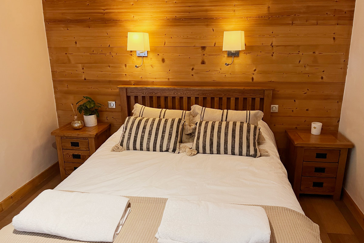 Double bedroom in chalet Pura Vida in Morzine, French Alps
